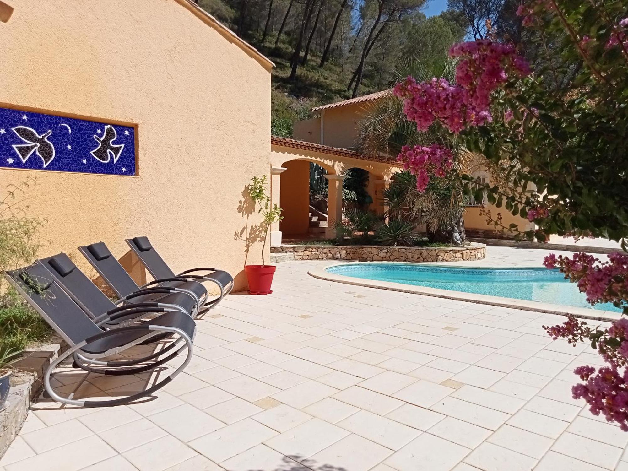 Les Restanques - Chambre D'Hotes Cuges-les-Pins Exteriér fotografie